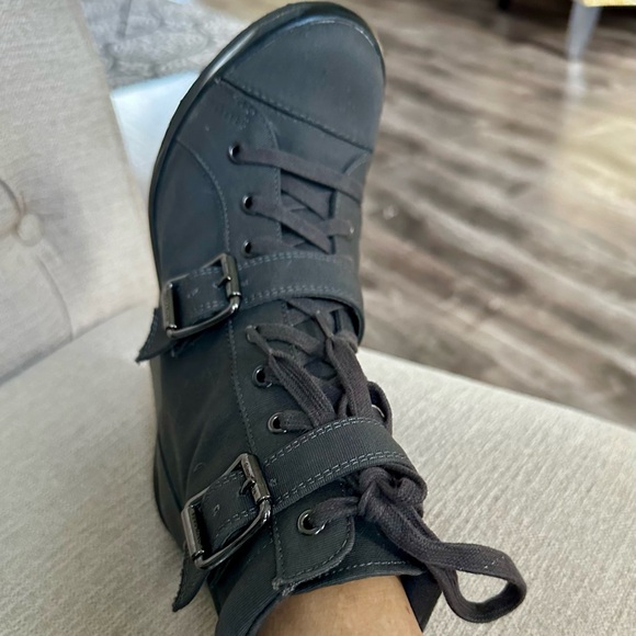 Simply Vera Vera Wang gray canvas boots buckles lace-up - Picture 3 of 7